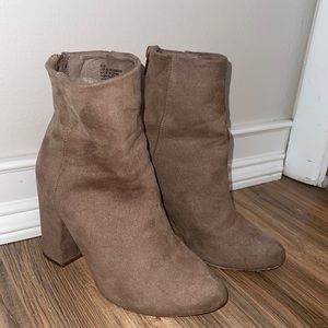 GIGI heeled bootie
